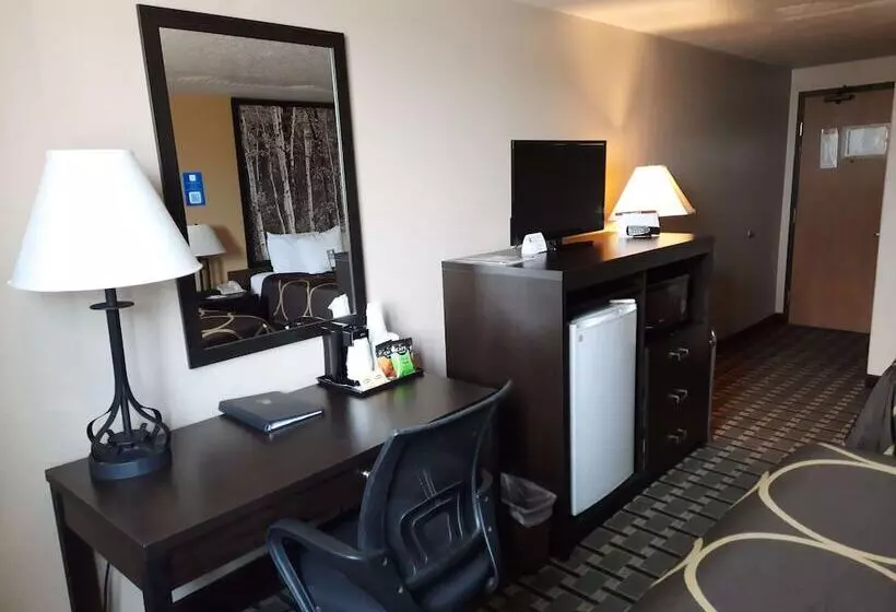 هتل Super 8 By Wyndham Watertown