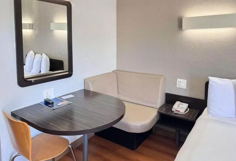 Motel 6 Ontario Airport