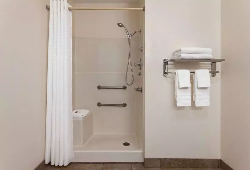 فندق على الطريق Baymont By Wyndham Hutchinson