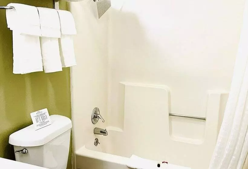 فندق على الطريق Baymont By Wyndham Hutchinson