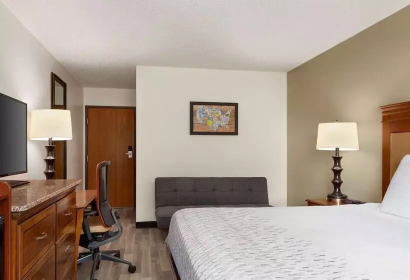 فندق على الطريق Baymont By Wyndham Hutchinson