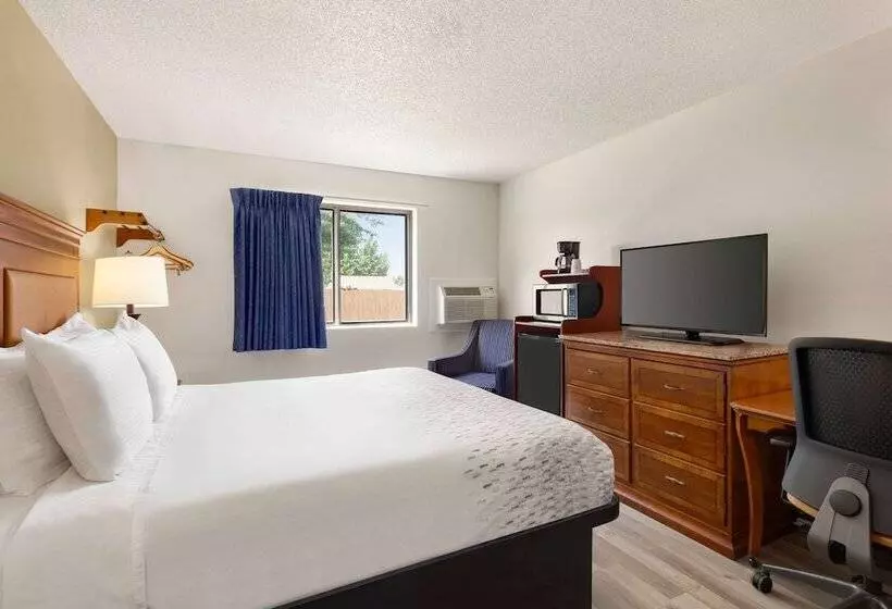 فندق على الطريق Baymont By Wyndham Hutchinson