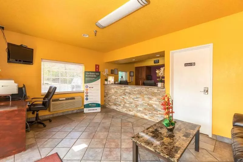 Мотель Econo Lodge