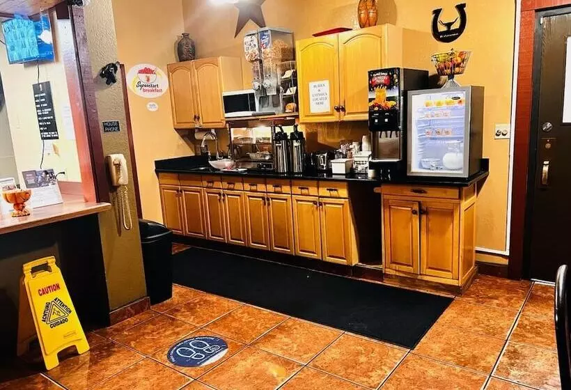 Мотель Super 8 By Wyndham Dodge City