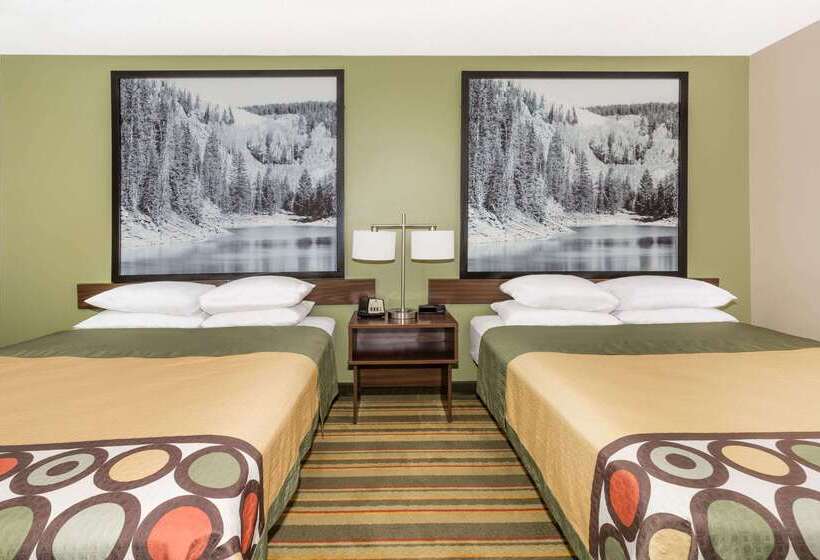 مُتل Super 8 By Wyndham Montrose