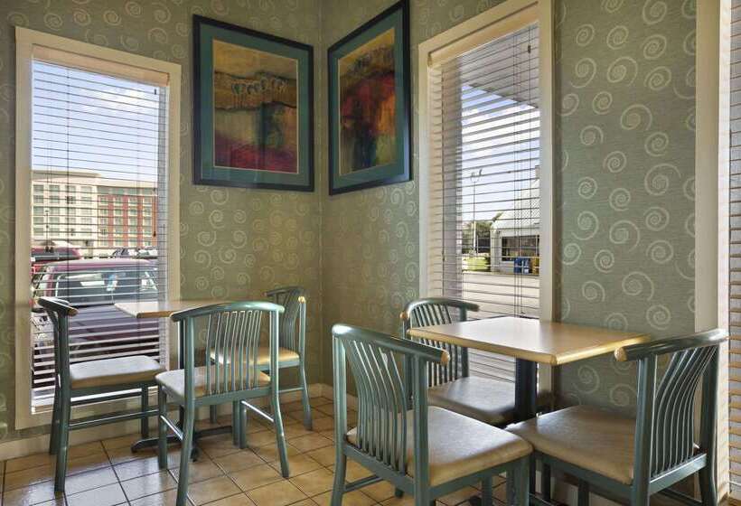 مُتل Super 8 By Wyndham Mount Vernon, Il