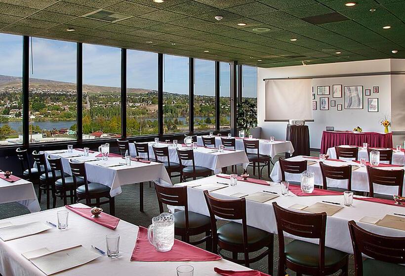 Отель Coast Wenatchee Center
