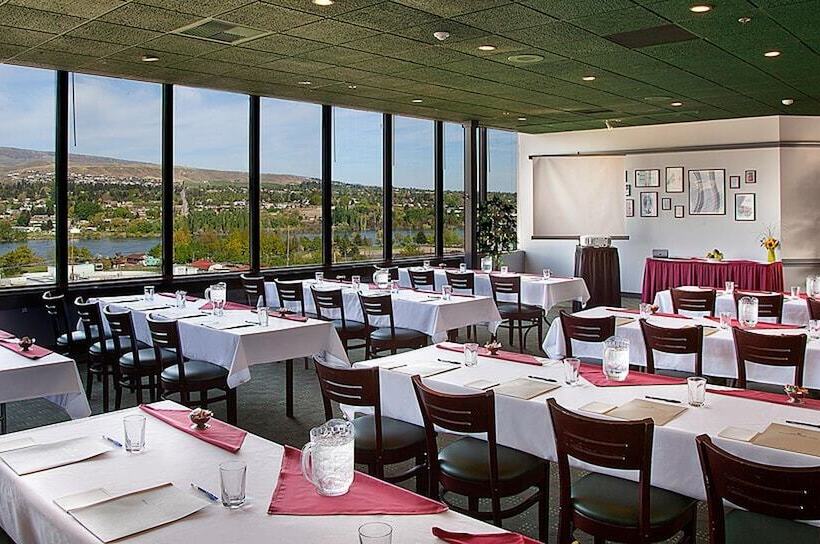 Отель Coast Wenatchee Center