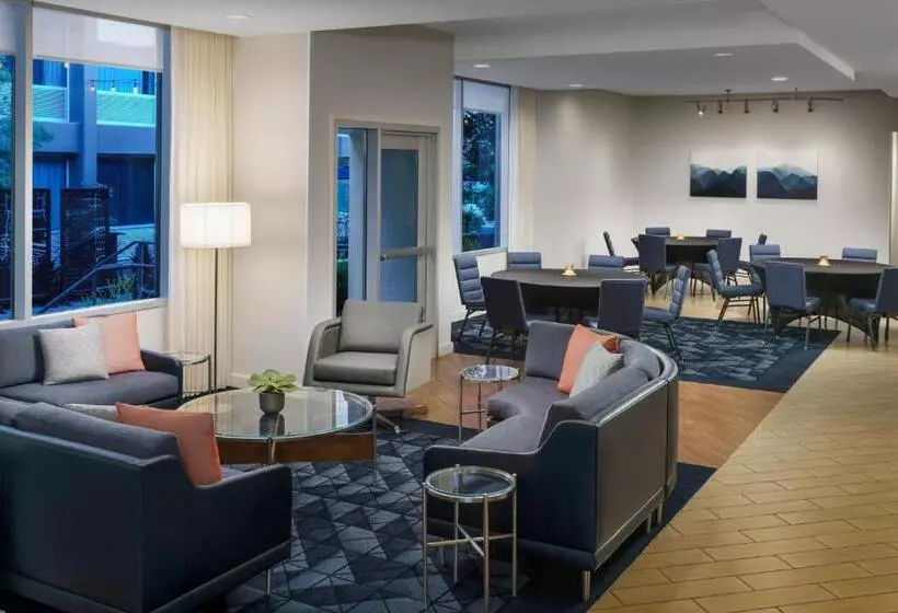 Отель Courtyard By Marriott Los Angeles Woodland Hills