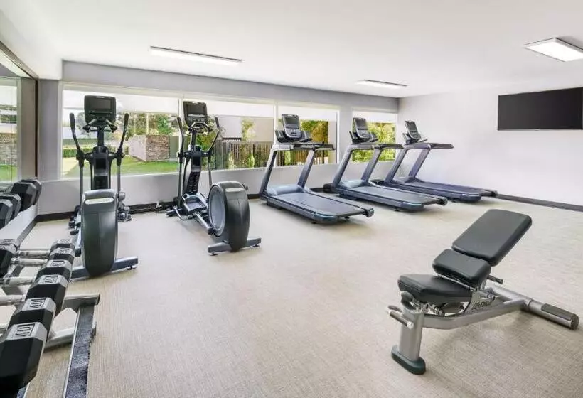 Отель Courtyard By Marriott Los Angeles Woodland Hills