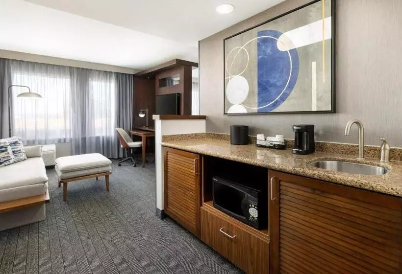 Отель Courtyard By Marriott Los Angeles Woodland Hills