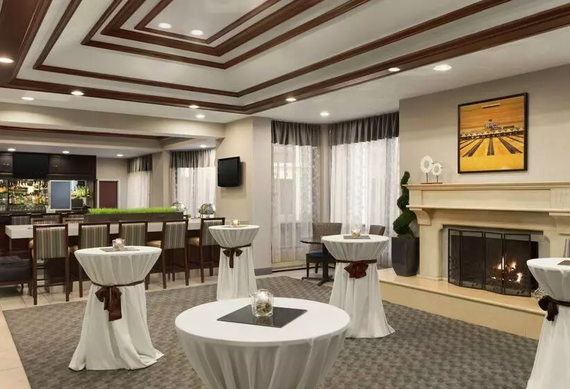 Hotel Doubletree By Hilton Detroit Novi