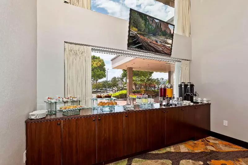 هتل Doubletree By Hilton Whittier Los Angeles