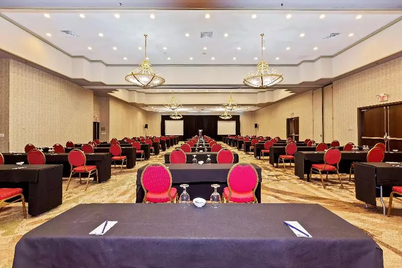 هتل Doubletree By Hilton Whittier Los Angeles