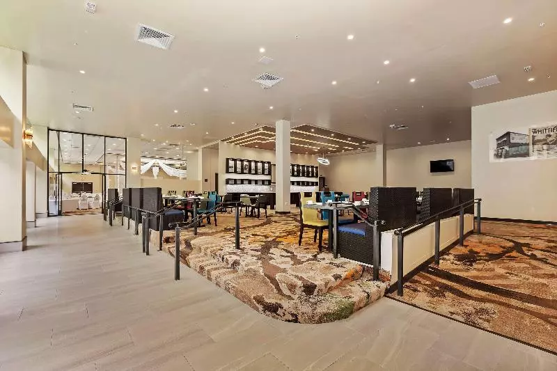 هتل Doubletree By Hilton Whittier Los Angeles