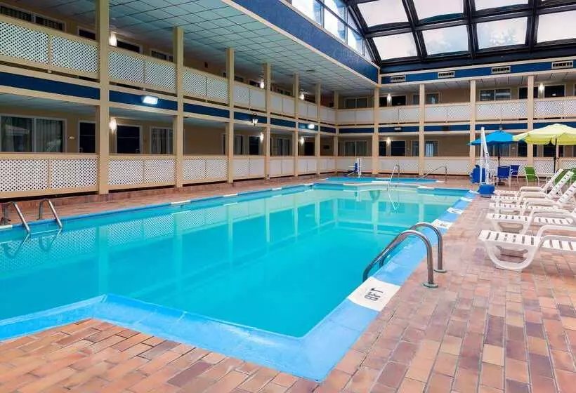 ホテル Travelodge By Wyndham Indianapolis Speedway