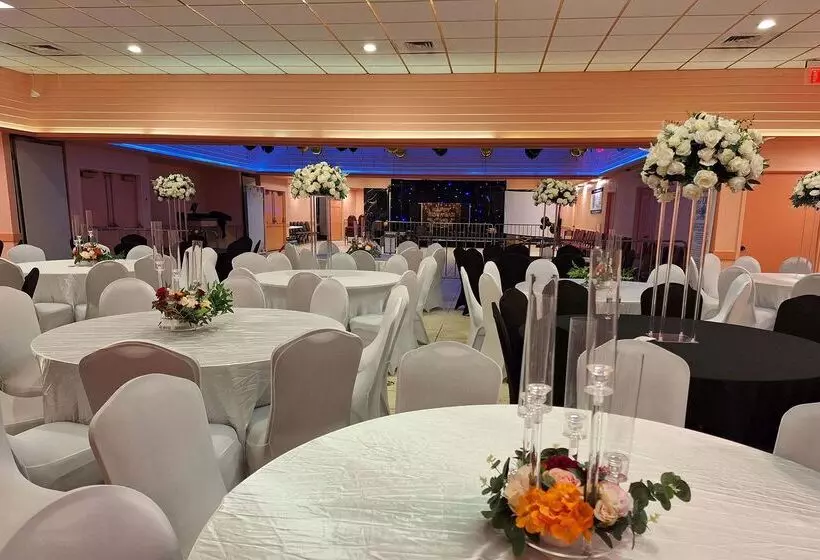 ホテル Travelodge By Wyndham Indianapolis Speedway