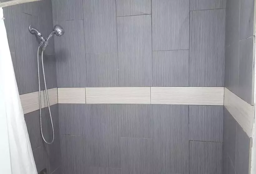 Travelers Lodge Motel Marshall