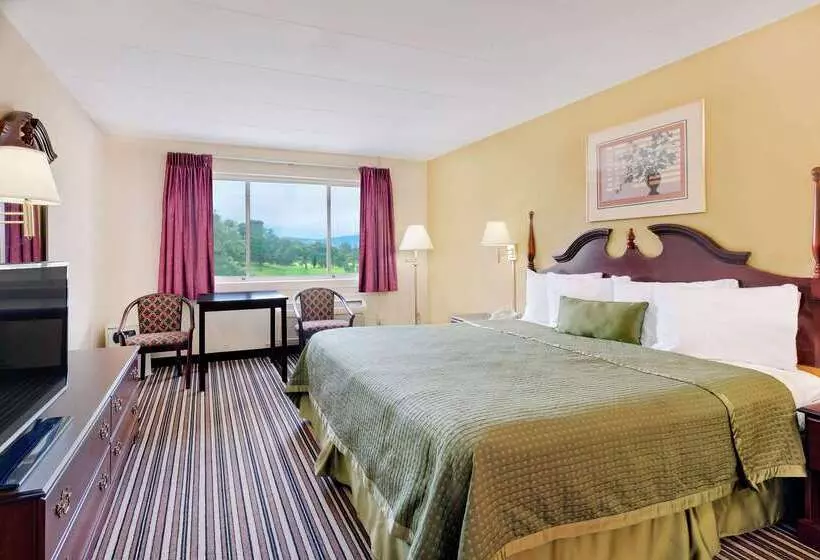 Отель Travelodge By Wyndham Chambersburg