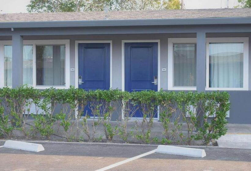 ホテル Travelodge By Wyndham Santa Rosa Wine Country