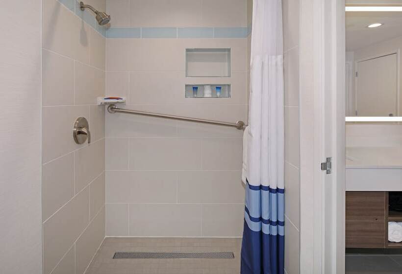 فندق Tropicana Inn And Suites