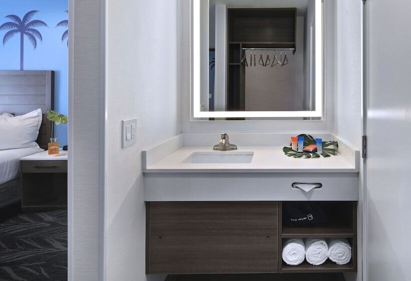 فندق Tropicana Inn And Suites