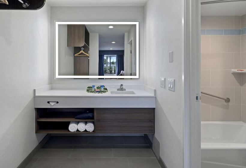 فندق Tropicana Inn And Suites