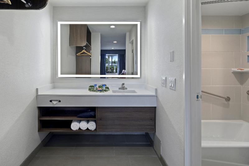 فندق Tropicana Inn And Suites