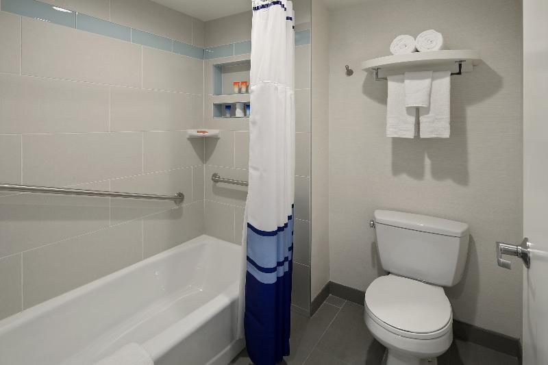 فندق Tropicana Inn And Suites