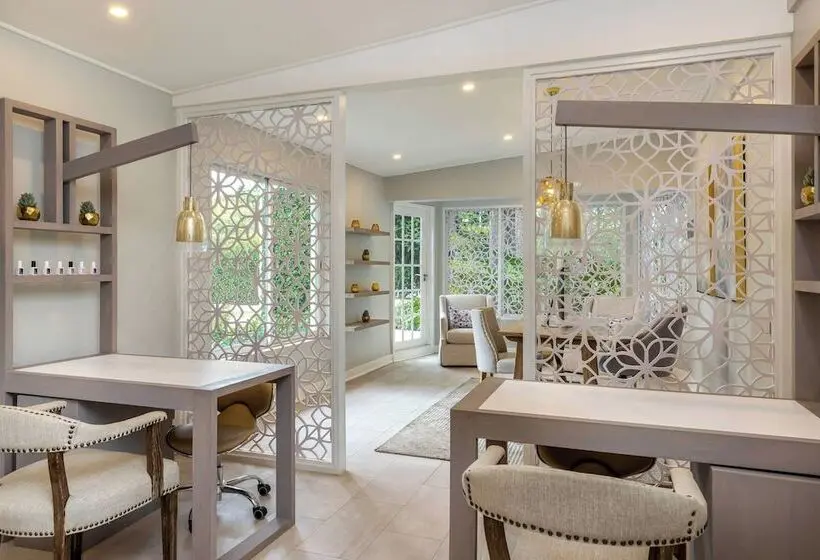Colony Club By Elegant Hotels