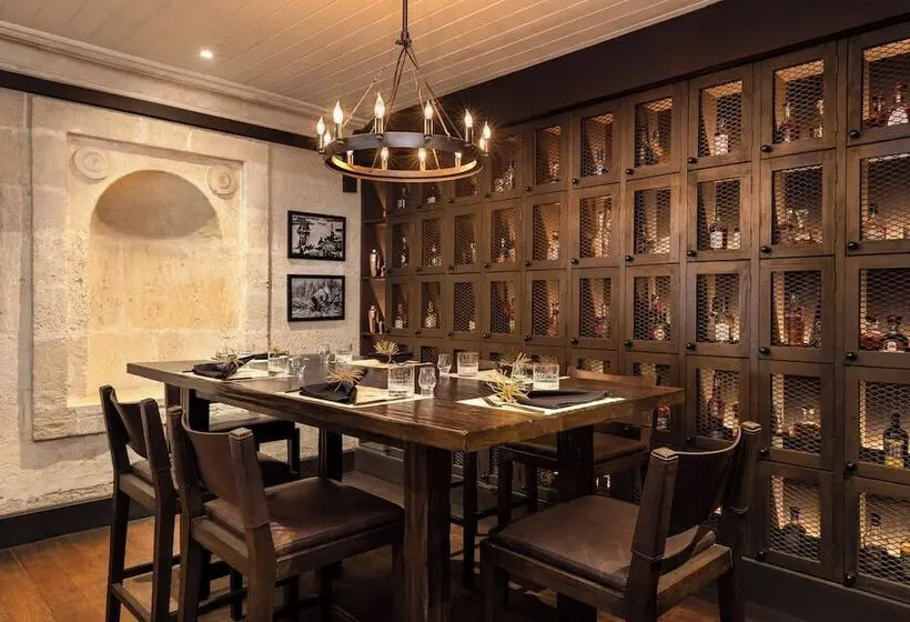 Colony Club By Elegant Hotels