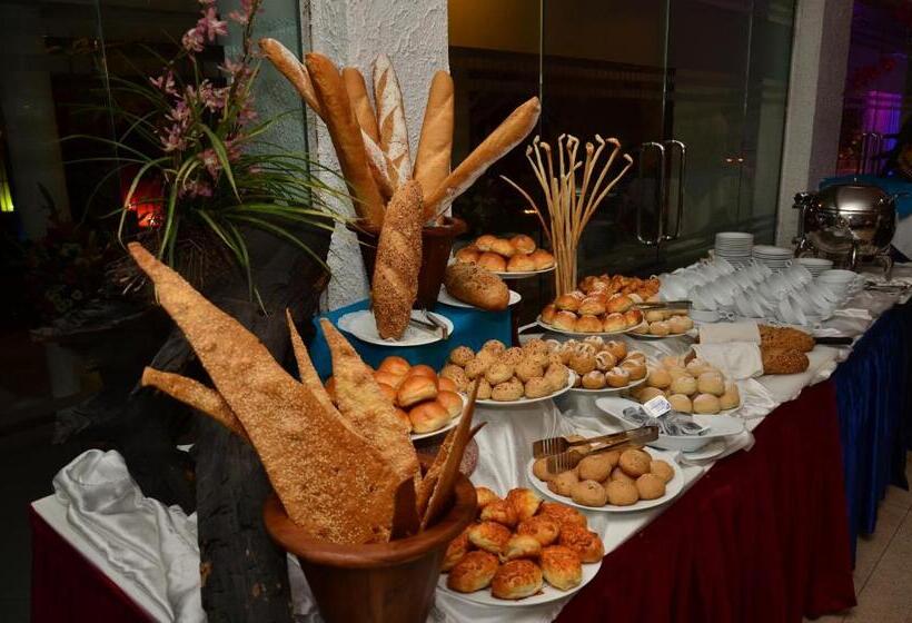 בית מלון כפרי Catamaran Beach