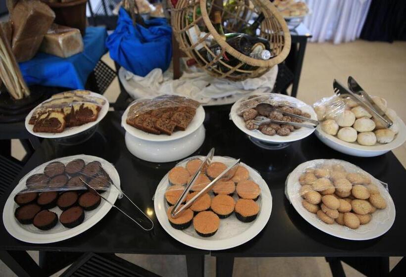 בית מלון כפרי Catamaran Beach