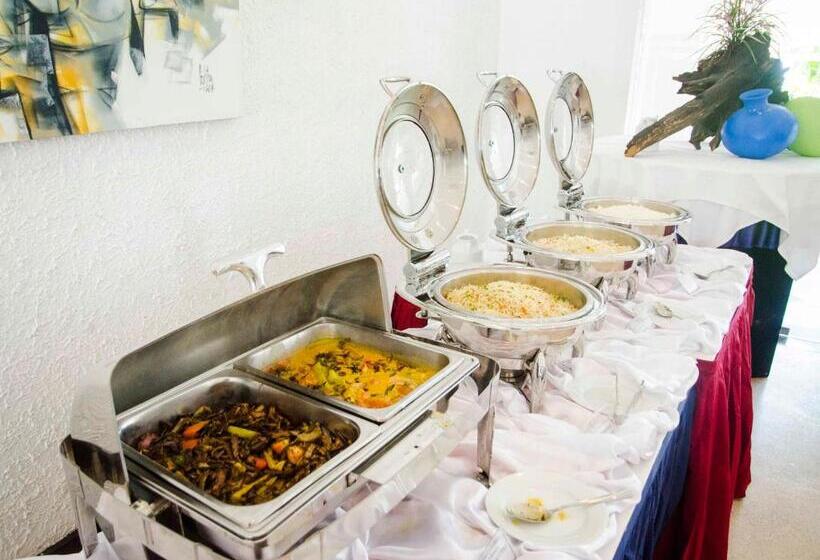 בית מלון כפרי Catamaran Beach