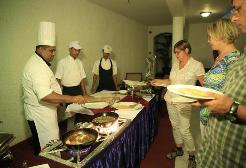 בית מלון כפרי Catamaran Beach