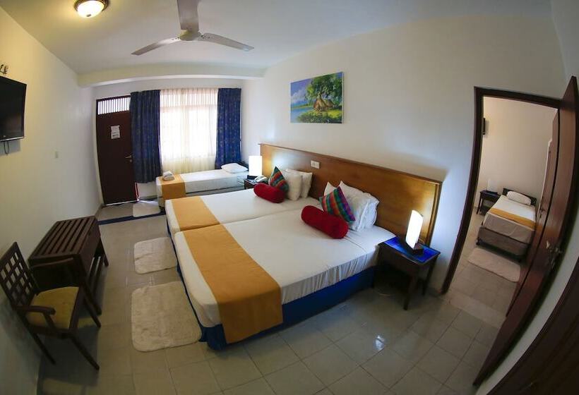 בית מלון כפרי Catamaran Beach