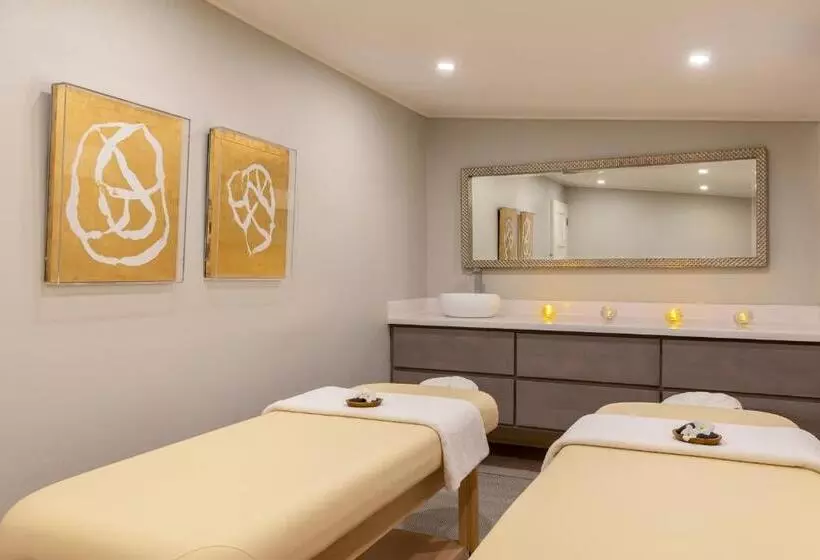 Colony Club By Elegant Hotels