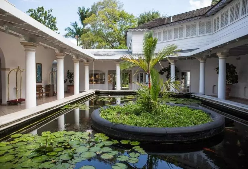 Colony Club By Elegant Hotels