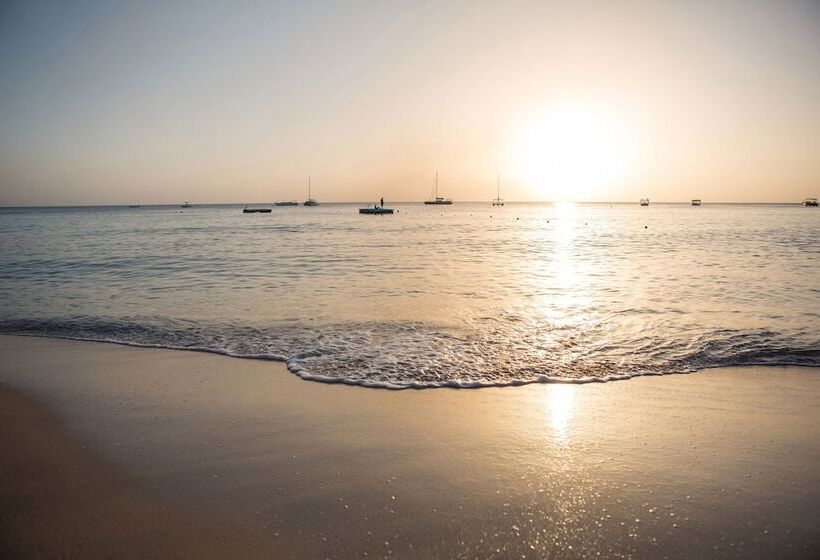 Colony Club By Elegant Hotels