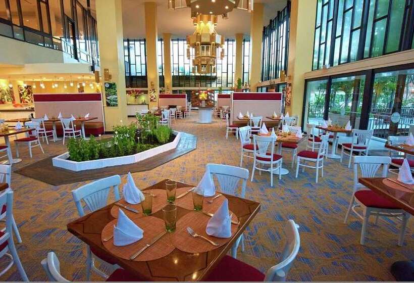 هتل Hilton Trinidad & Conference Centre