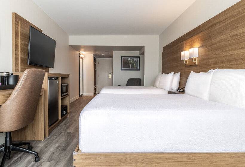 Atrium Hotel Vancouver