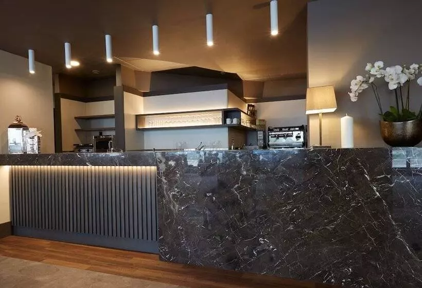 Dc Hotel International