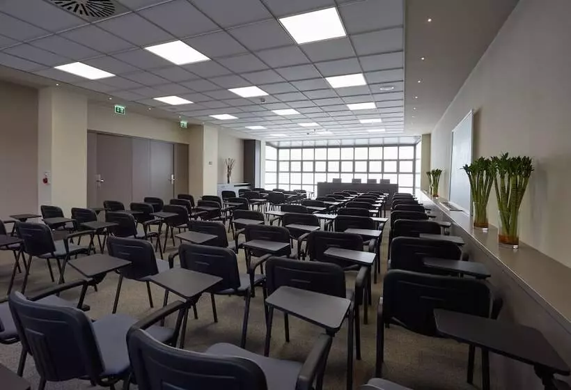 Dc Hotel International