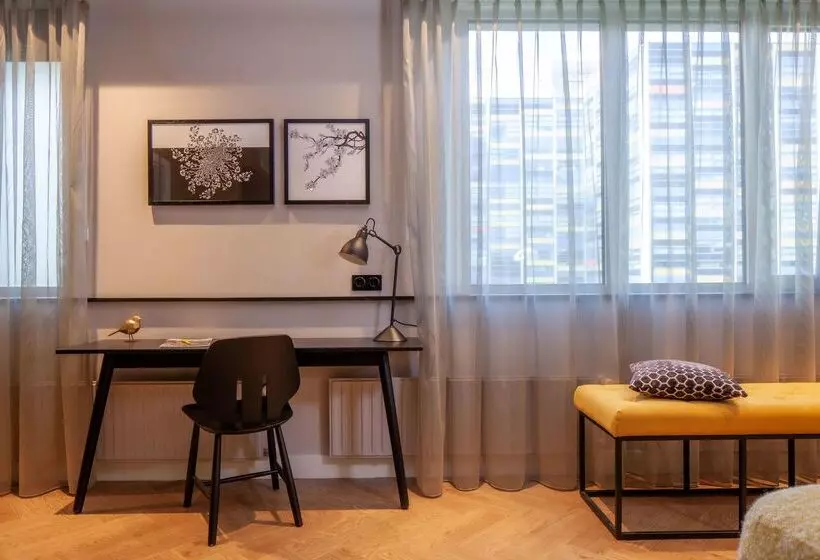 Отель Golden Tulip Leiden Centre