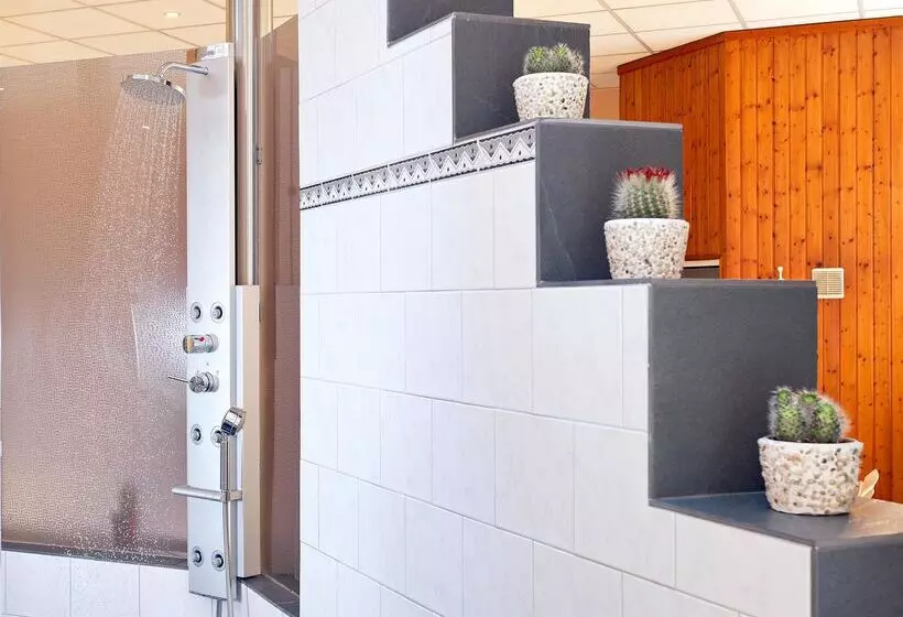 Отель Wyndham Garden Duesseldorf Mettmann