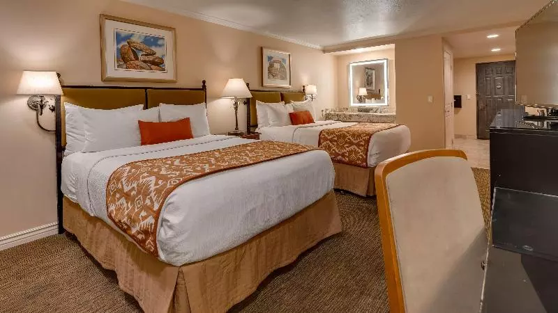 Отель Best Western Plus Arroyo Roble & Creekside Villas