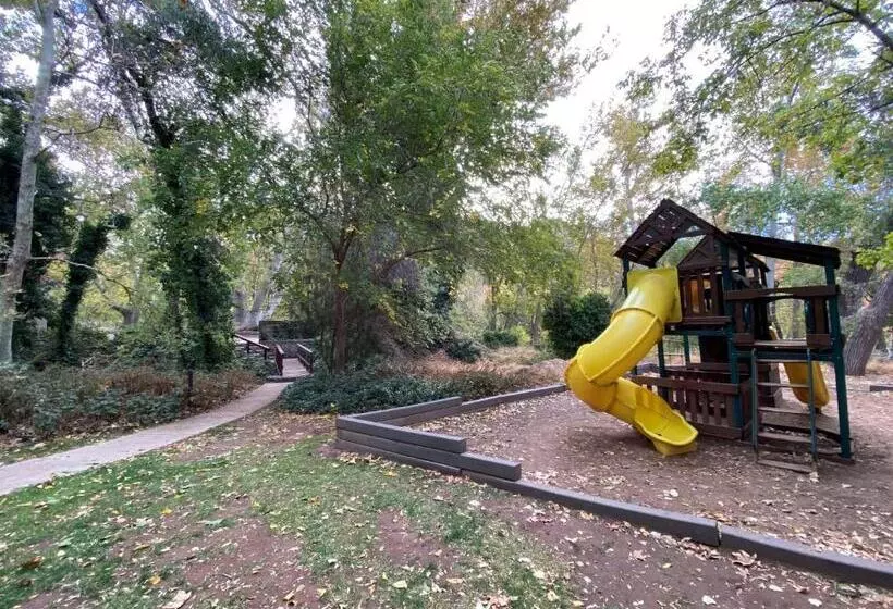 Отель Best Western Plus Arroyo Roble & Creekside Villas