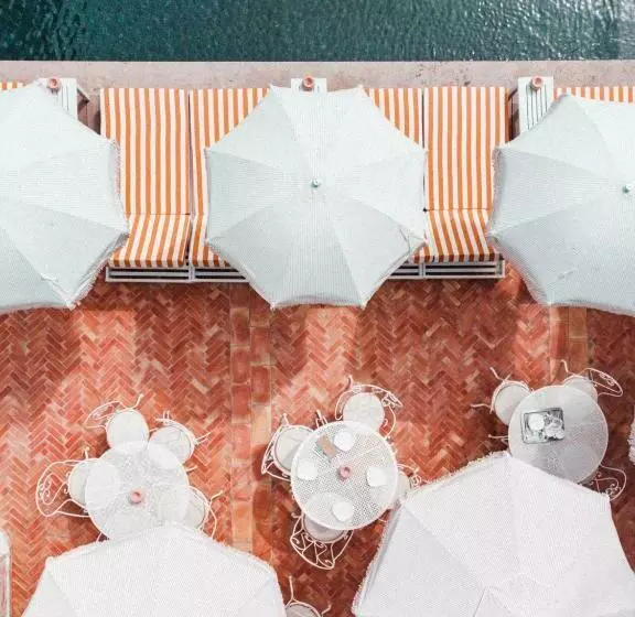 Отель Des Lices