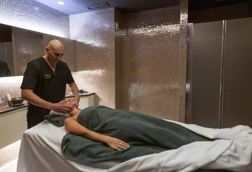 Grand Plaza Hotel & Wellness