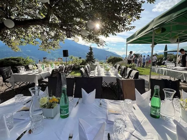 Отель Restaurant Grünwalderhof